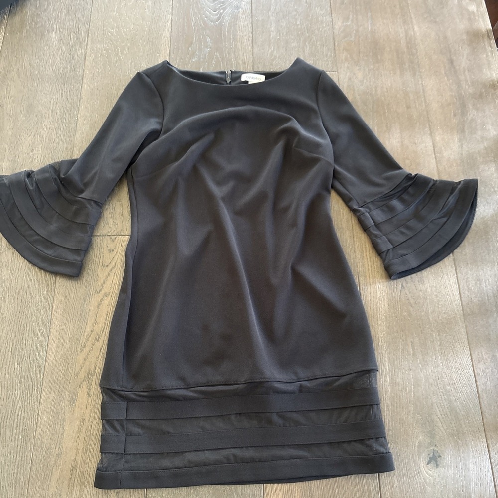 Calvin Klein dress is a boat-neck Size 8 Large Sleeve
